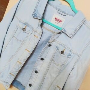 Jean Jacket Lightwash Jean..Size Large!